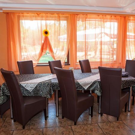 Pensiunea Royal Garden Hotell Sîmbăta de Sus Exteriör bild