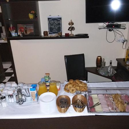 Pensiunea Royal Garden Hotell Sîmbăta de Sus Exteriör bild
