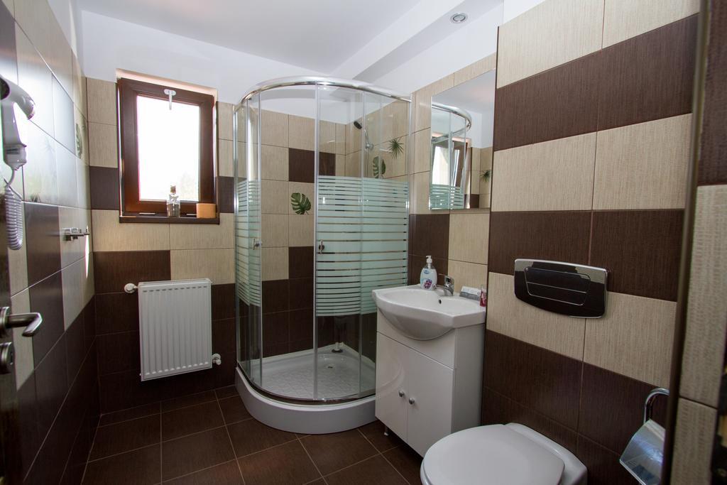 Pensiunea Royal Garden Hotell Sîmbăta de Sus Exteriör bild