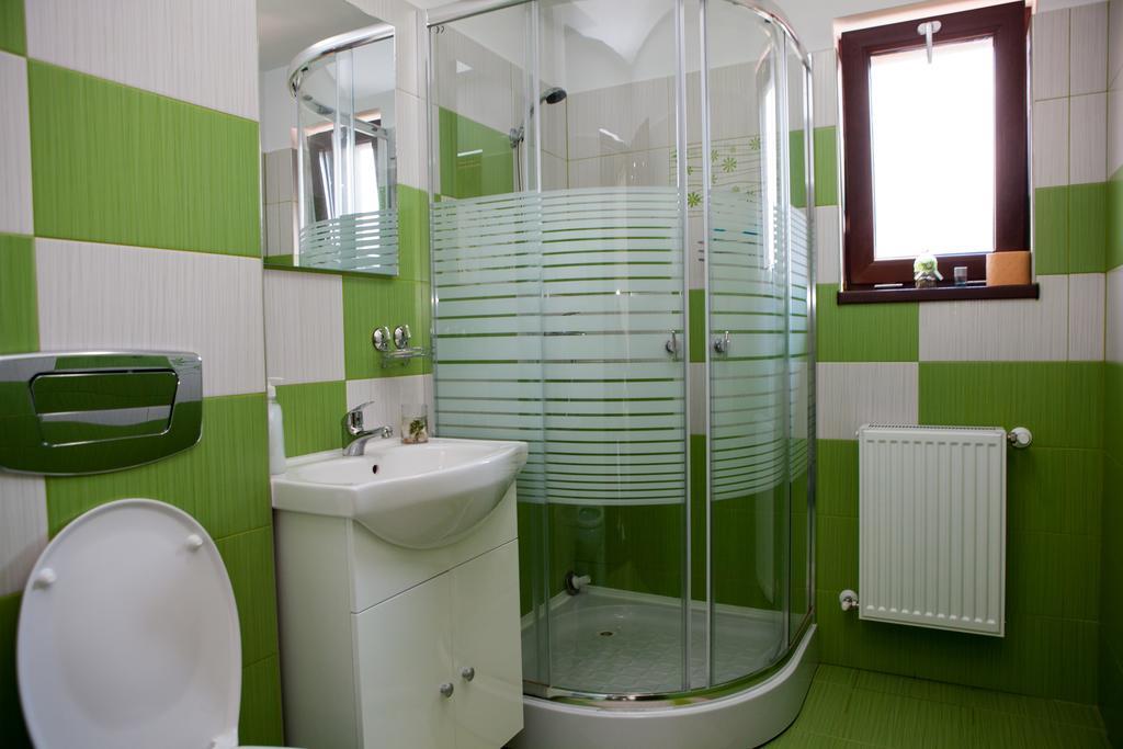 Pensiunea Royal Garden Hotell Sîmbăta de Sus Exteriör bild