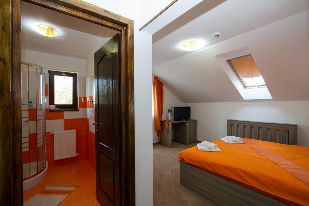 Pensiunea Royal Garden Hotell Sîmbăta de Sus Exteriör bild