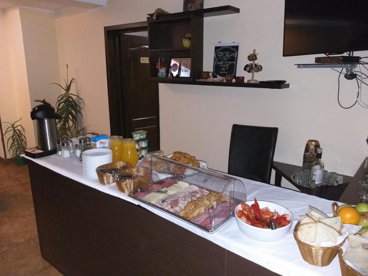 Pensiunea Royal Garden Hotell Sîmbăta de Sus Exteriör bild